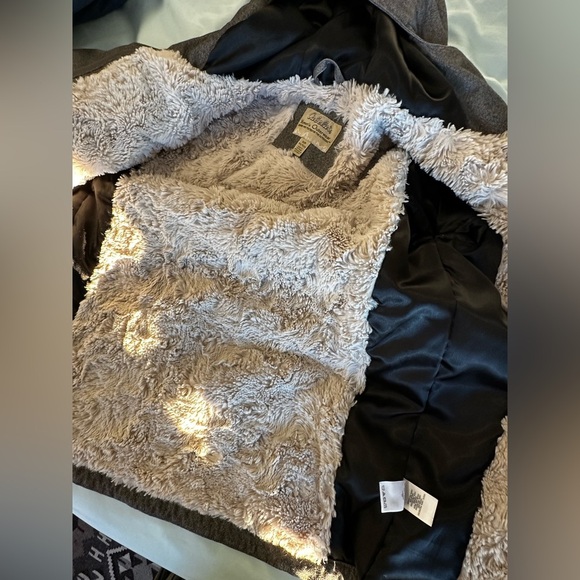 Cabela’s  Women’s Sherpa Lined Grey Hooded Parka. Full Zip. Horn Toggle. - Picture 13 of 14